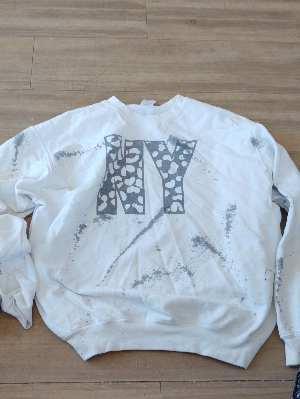 NY Print And Company White Crewneck Sweatshirt Size Xl